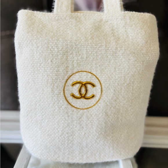 Chanel Tweed White Tote Bag. Novelty. NIB - Picture 1 of 6